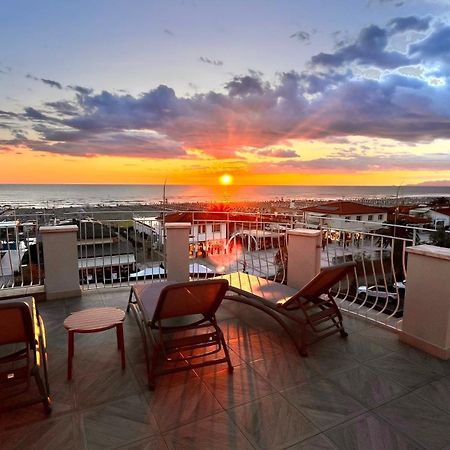 Hotel Medusa Camaiore Bagian luar foto