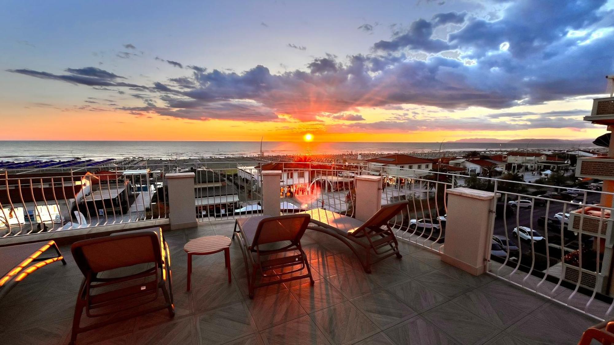 Hotel Medusa Camaiore Bagian luar foto